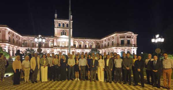 UVM fortalece vinculación internacional en Paraguay con foco en postgrado y formación continua
