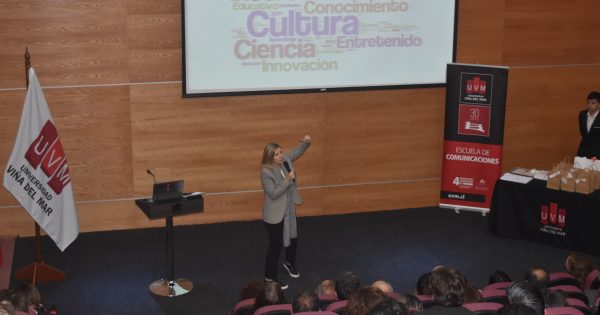 Chantal Signorio en UVM: la exitosa experiencia de cultura y ciencia en Chile