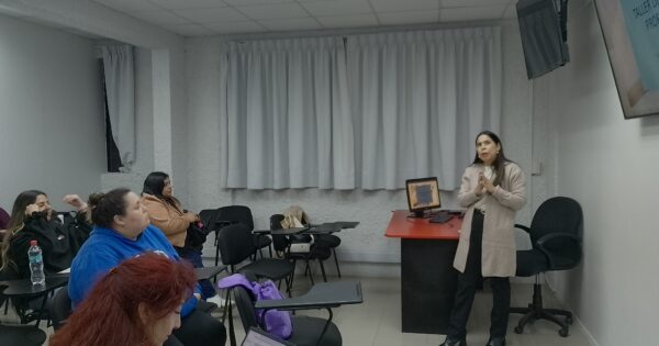 Carrera de Trabajo Social organizó coloquio sobre nuevas herramientas para la búsqueda e inserción laboral