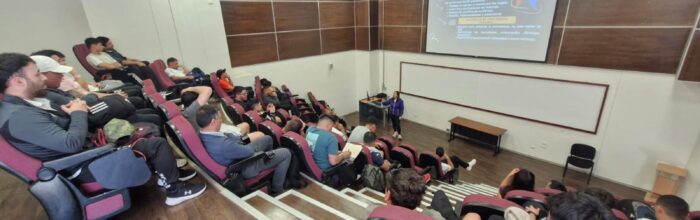 Charla sobre convivencia escolar reforzó la formación ética y socioemocional en estudiantes de Pedagogía en Educación Física UVM