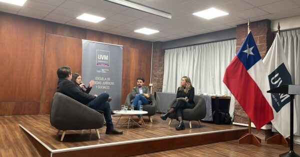 Centro de Estudiantes de Administración Pública UVM organizó conversatorio