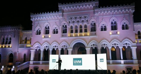 UVM celebra sus 33 años con renovación de imagen y premiación a personas e instituciones regionales