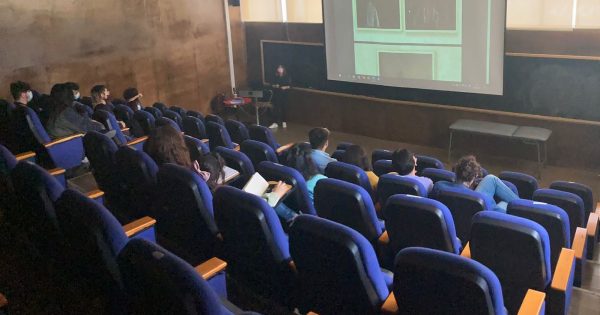 Destacada directora de arte dicta taller en carrera Cine UVM