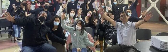 Docente Diplomado de Escuela de Comunicaciones organiza última reunión Pechakucha