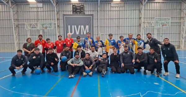 Deportistas con discapacidad visual compartieron experiencias sobre deporte paralímpico con estudiantes UVM