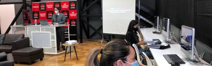 Escuela de Comunicaciones dicta primera clase en formato híbrido