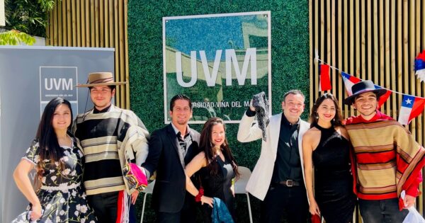 UVM realizó Esquinazo 18chero en sus campus