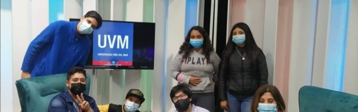 Estudiantes de Escuela Mariano Latorre asisten a taller de Escuela de Comunicaciones