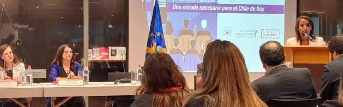 Estudiantes de Derecho participaron en conversatorio realizado en la Biblioteca del Congreso Nacional