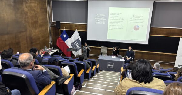 Carrera de Derecho UVM realizó conversatorio sobre nueva Ley de Adopción en Chile