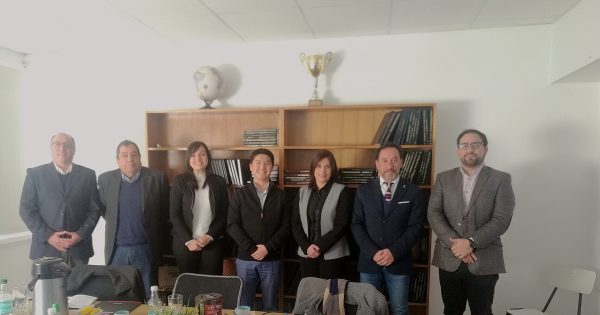 UVM recibe visita de director de universidad peruana