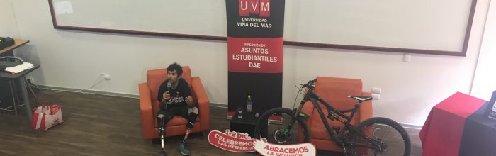 Emotiva charla motivacional de deportista chileno