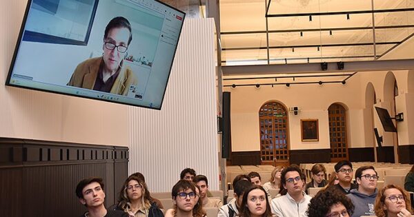Docente de Cine y Comunicación Digital UVM presentó ponencia en universidad española