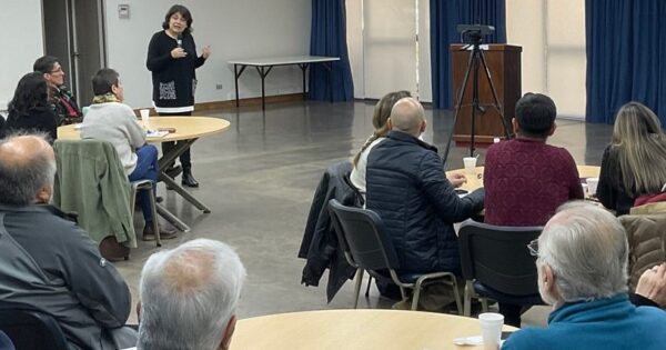 Dra. Marcela Lara dicta charla sobre nuevos estándares de acreditación en Pedagogías