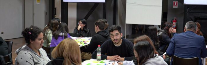 Magíster de Escuela de Comunicaciones realiza proyecto sobre alfabetización digital con estudiantes de Quintero
