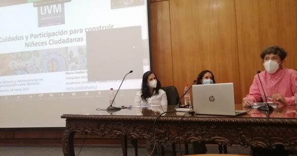 Académico de Trabajo Social participó en conversatorio sobre participación