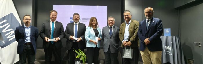 Académico UVM presentó su libro frente a autoridades y actores regionales en conversatorio