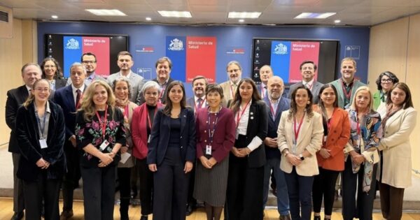 Directora de departamento UVM participa en reunión con Ministerio de Salud para abordar problemáticas