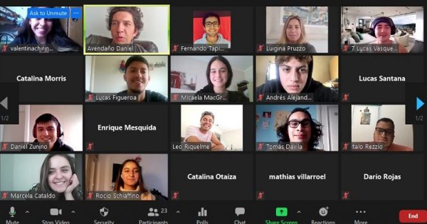 Editor de HoyxHoy dialoga con estudiantes de periodismo UVM