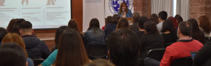 Escuela de Ciencias Jurídicas y Sociales realiza seminario sobre peritaje psicológico y social