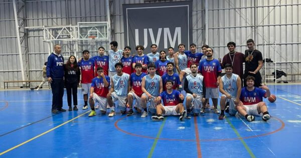 Taller de Básquetbol UVM culminó semestre en encuentro con estudiantes PUCV