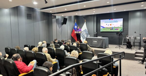 Senama lanzó en UVM el «XII Concurso Literario Autobiográfico de Personas Mayores 2026»