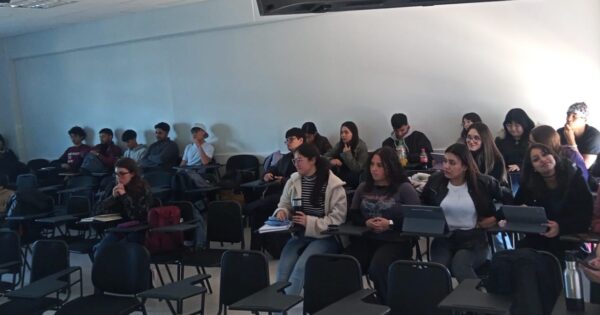 Tecnóloga médica UVM inició nueva edición de “Conversando con Titulados”