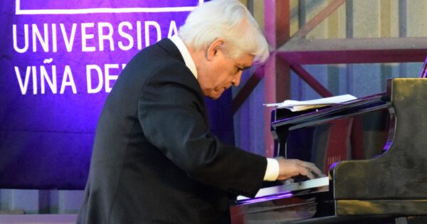 Más de 400 asistentes disfrutaron el concierto del maestro Roberto Bravo junto a la soprano Andrea Cárdenas