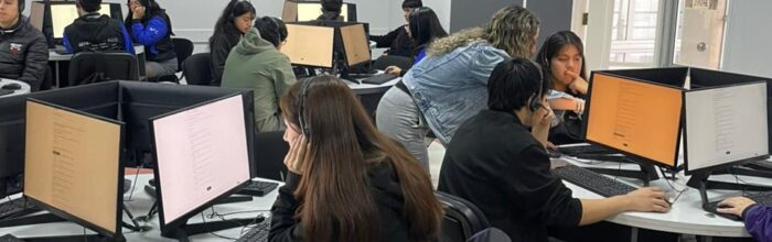 Estudiantes del Colegio Casteliano rinden test TOEIC en jornada organizada por UVM