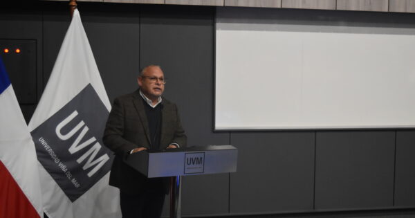 UVM inauguró año académico con exposición a cargo del gobernador regional de Valparaíso