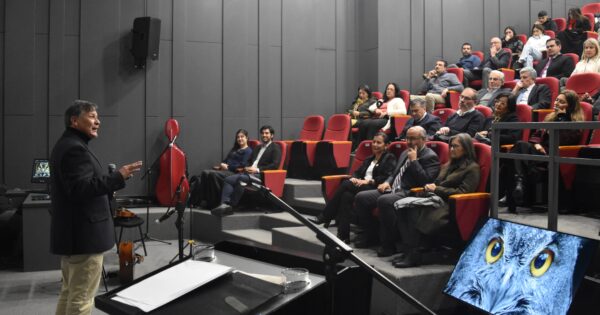 Facultad de Ingeniería, Negocios y Ciencias Agroambientales UVM inauguró año académico con charla sobre sostenibilidad y negocios