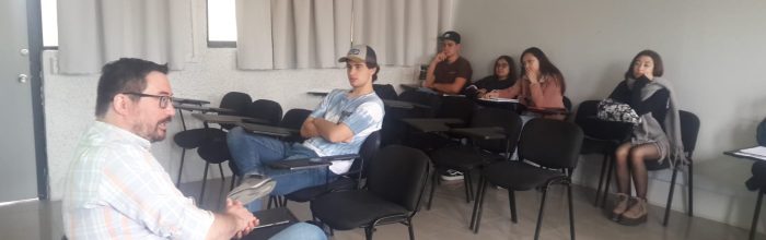 Editor Diario El Observador visita alumnos Periodismo UVM
