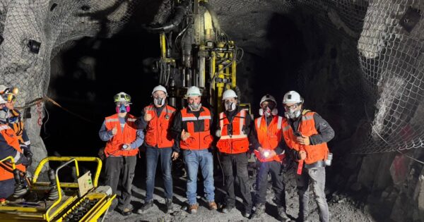 Estudiantes de Ingeniería Civil en Minas UVM realizaron visita técnica al Grupo Minero Las Cenizas