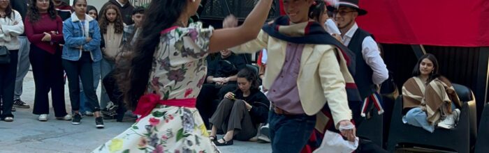 Esquinazo vespertino celebró la chilenidad en campus Recreo