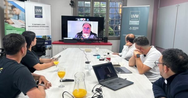 Incubadora de Negocios UVM 2025 culminó con jornada de Elevator Pitch y reflexión final