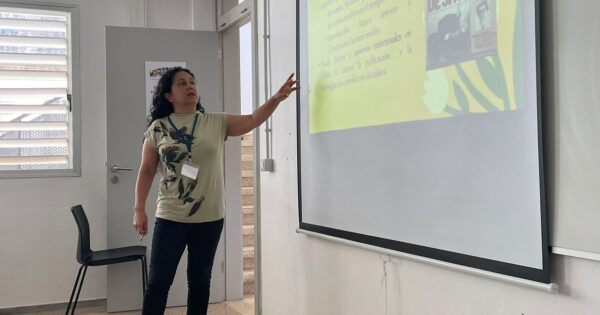 Académica de Escuela de Comunicaciones participa en Congreso de Asociación Española de Lingüística Aplicada