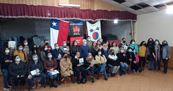 Estudiantes de Trabajo Social UVM cierran práctica comunitaria con entrega de revista