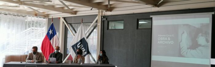 Escuela de Arquitectura y Diseño inauguró año académico con charla «Alberto Cruz, obra y archivo»