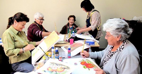 Los beneficios de desarrollar la emoción y la creatividad a través del arte en el adulto mayor