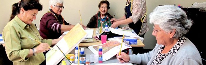 Los beneficios de desarrollar la emoción y la creatividad a través del arte en el adulto mayor