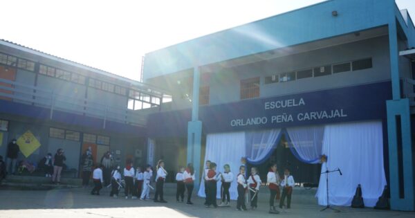 Estudiante de intercambio español realiza taller en colegio de Viña del Mar