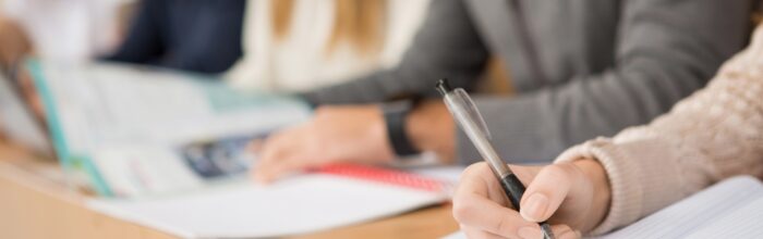1.336 titulados y egresados han sido becados en programas de perfeccionamiento UVM