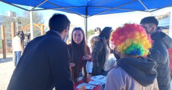 Centro de Prácticas Sociales participa en Día del Estudiante en escuela Gastón Ossa de Viña del Mar