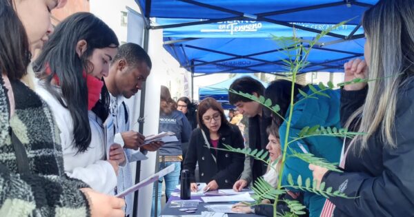 Estudiantes de Derecho participaron en Operativo Móvil de Gobierno en Terreno en Valparaíso