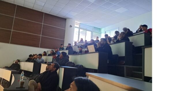 Estudiantes de carrera de Entrenador Deportivo UVM participaron de charla magistral sobre rendimiento deportivo