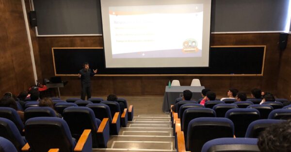 Carrera de Periodismo y Colegio de Periodistas realiza interesante conversatorio en Campus Recreo