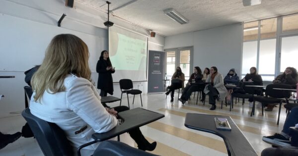 Carrera de Psicopedagogía realizó charla “Estimulación Temprana, Familia y Rol Psicopedagógico”