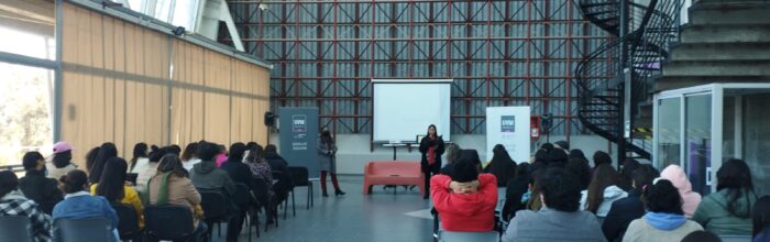 Escuela de Educación desarrolló charla «Mujeres educadas, historia y género en espacios formativos»