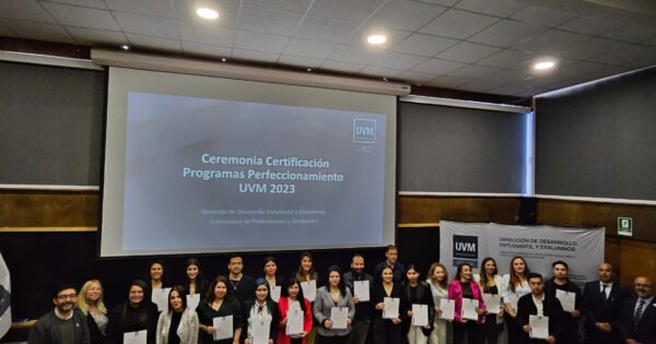 UVM realizó ceremonia de cierre de Programas de Perfeccionamiento 2023