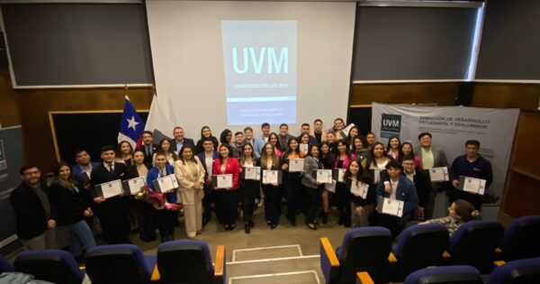 UVM realizó ceremonia de certificación de Diplomado en Liderazgo y Desarrollo Estudiantil